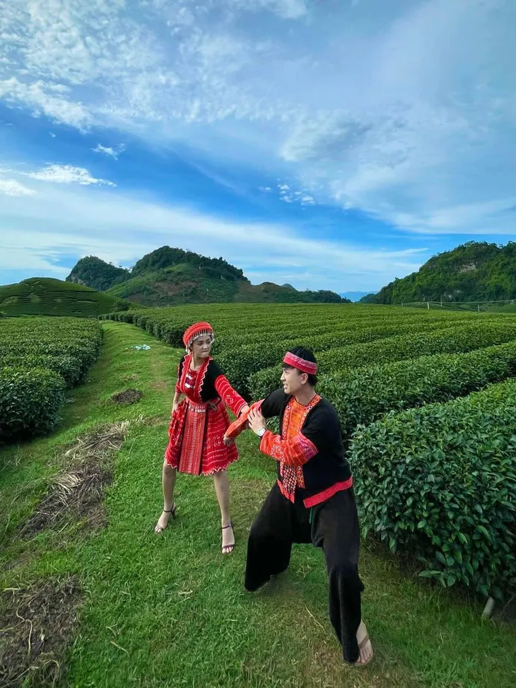 Hương vị tình thân: Đằng sau phân đoạn ôm đàn hát Tình đơn phương đẹp như MV của Anh Vũ - Ảnh 8. Hương vị tình thân: Đằng sau phân đoạn ôm đàn hát Tình đơn phương đẹp như MV của Anh Vũ - Ảnh 8.