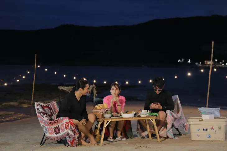 Khả Như rủ BB Trần đi trượt cát và cái kết không như mơ - Ảnh 2. Khả Như rủ BB Trần đi trượt cát và cái kết không như mơ - Ảnh 2.