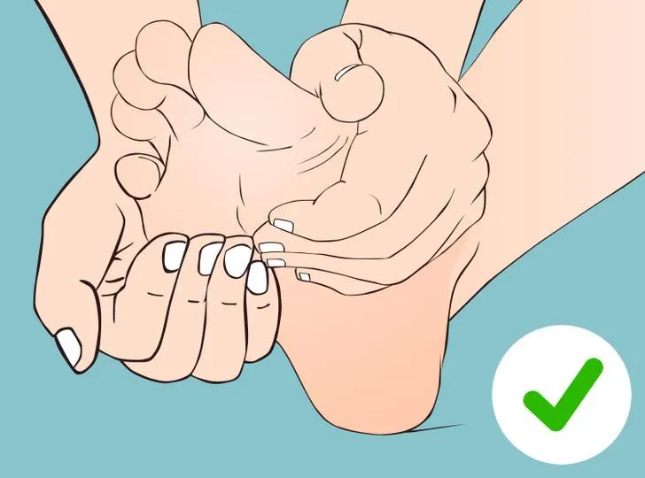 Tác hại khôn lường khi mang giày cao gót hàng ngày - Ảnh 11. Tác hại khôn lường khi mang giày cao gót hàng ngày - Ảnh 11.