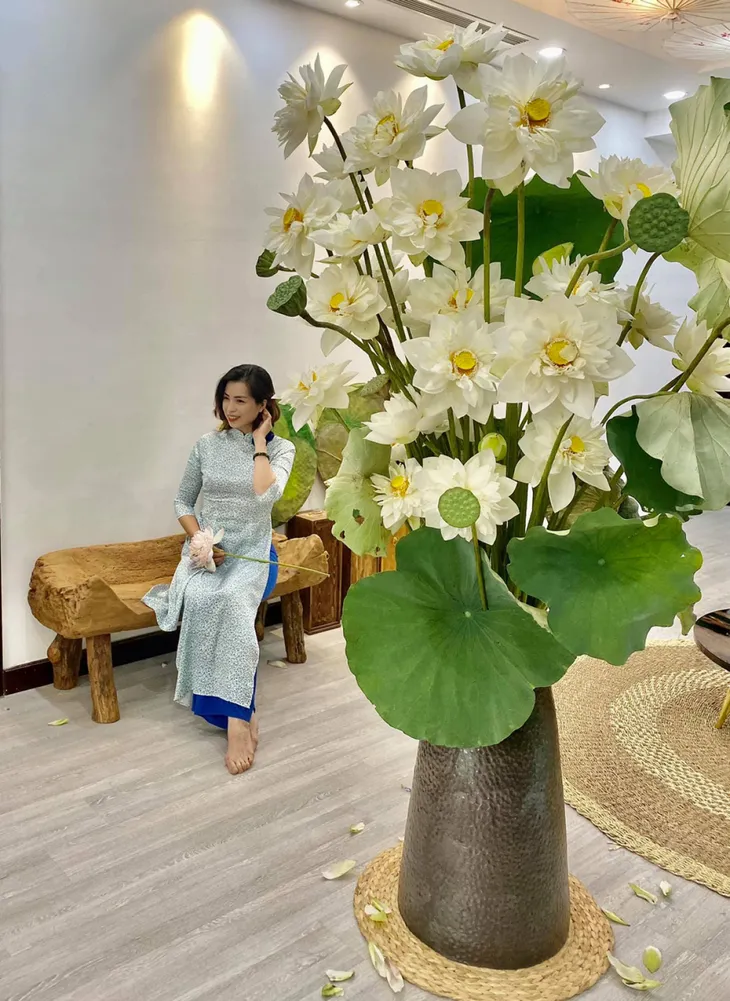 Sen chân dài đẹp long lanh, có tiền cũng khó kiếm - Ảnh 2. Sen chân dài đẹp long lanh, có tiền cũng khó kiếm - Ảnh 2.