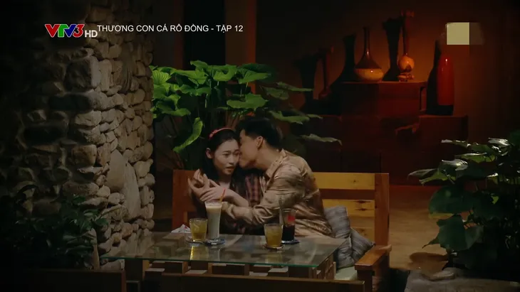 Thương con cá rô đồng - Tập 12: Thương bắt quả tang em gái út vào nhà nghỉ - Ảnh 3. Thương con cá rô đồng - Tập 12: Thương bắt quả tang em gái út vào nhà nghỉ - Ảnh 3.