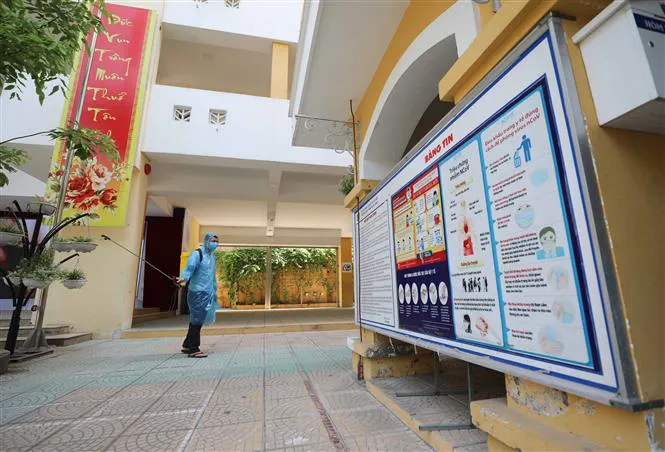 Sáng nay, hơn 93.000 thí sinh Hà Nội dự thi vào lớp 10 - Ảnh 6. Sáng nay, hơn 93.000 thí sinh Hà Nội dự thi vào lớp 10 - Ảnh 6.