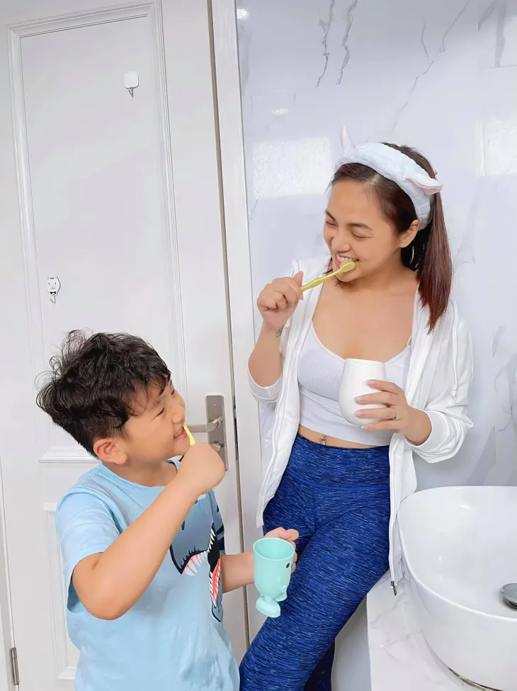 Diễn viên Việt tuần qua: Hồng Đăng khoe tóc xoăn tít, Hồng Diễm lộ vai trần cực xinh - Ảnh 4. Diễn viên Việt tuần qua: Hồng Đăng khoe tóc xoăn tít, Hồng Diễm lộ vai trần cực xinh - Ảnh 4.