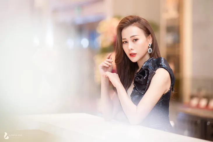 Diễn viên Việt tuần qua: Hồng Đăng khoe tóc xoăn tít, Hồng Diễm lộ vai trần cực xinh - Ảnh 3. Diễn viên Việt tuần qua: Hồng Đăng khoe tóc xoăn tít, Hồng Diễm lộ vai trần cực xinh - Ảnh 3.