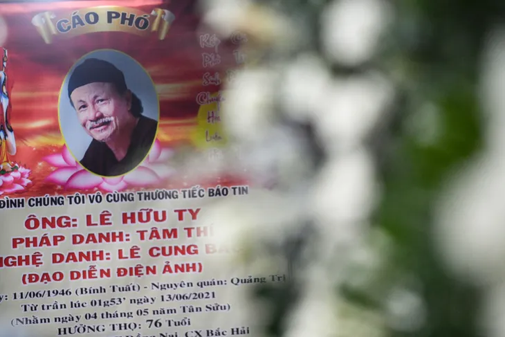 Nhiều nghệ sĩ đến tiễn đưa đạo diễn Lê Cung Bắc: Anh sẽ sống mãi trong tim mọi người - Ảnh 4. Nhiều nghệ sĩ đến tiễn đưa đạo diễn Lê Cung Bắc: Anh sẽ sống mãi trong tim mọi người - Ảnh 4.