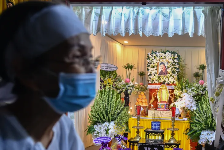Nhiều nghệ sĩ đến tiễn đưa đạo diễn Lê Cung Bắc: Anh sẽ sống mãi trong tim mọi người - Ảnh 1. Nhiều nghệ sĩ đến tiễn đưa đạo diễn Lê Cung Bắc: Anh sẽ sống mãi trong tim mọi người - Ảnh 1.