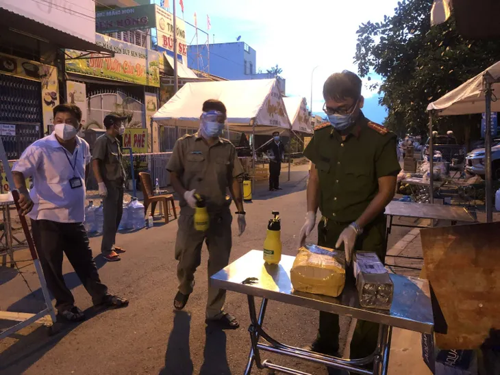 TP Hồ Chí Minh: Phong tỏa 14 block chung cư Ehome 3 với khoảng 7.600 cư dân - Ảnh 2. TP Hồ Chí Minh: Phong tỏa 14 block chung cư Ehome 3 với khoảng 7.600 cư dân - Ảnh 2.