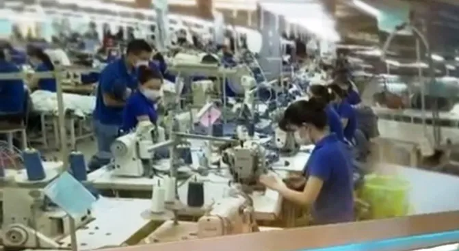 Doanh nghiệp chủ động phòng chống dịch COVID-19 để sản xuất liên tục - Ảnh 1. Doanh nghiệp chủ động phòng chống dịch COVID-19 để sản xuất liên tục - Ảnh 1.