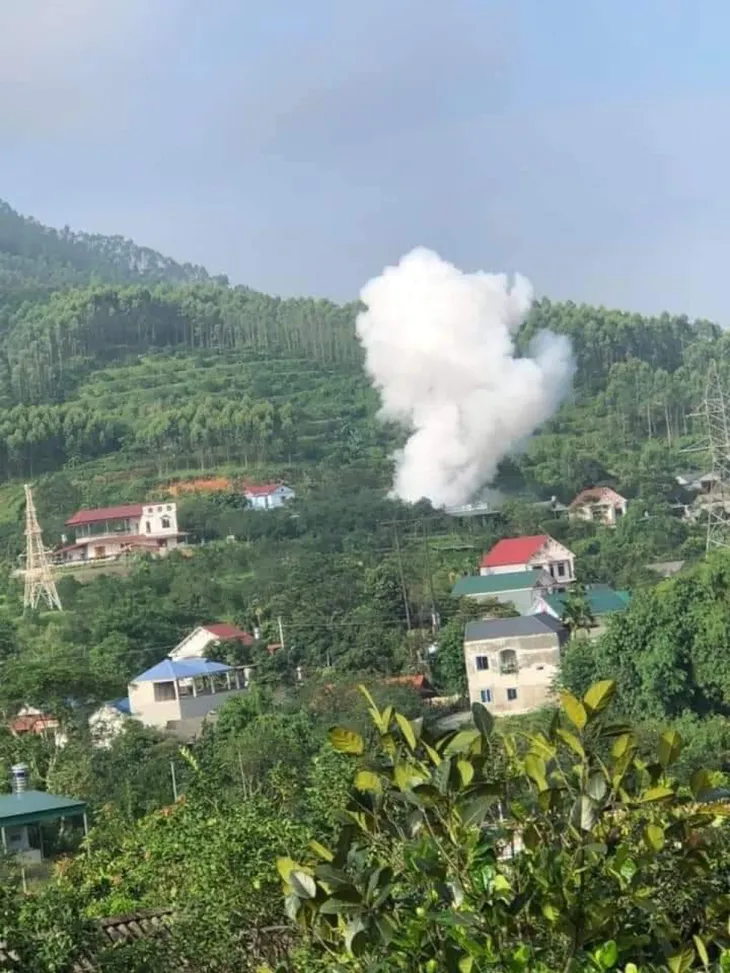 Nam thanh niên ở Yên Bái tử vong sau vụ nổ - Ảnh 2. Nam thanh niên ở Yên Bái tử vong sau vụ nổ - Ảnh 2.