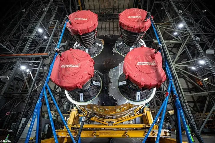 Chiêm ngưỡng cận cảnh “siêu tên lửa” 18,6 tỷ USD mới của NASA - Ảnh 4. Chiêm ngưỡng cận cảnh “siêu tên lửa” 18,6 tỷ USD mới của NASA - Ảnh 4.