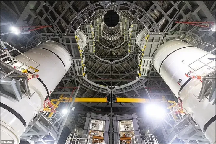 Chiêm ngưỡng cận cảnh “siêu tên lửa” 18,6 tỷ USD mới của NASA - Ảnh 5. Chiêm ngưỡng cận cảnh “siêu tên lửa” 18,6 tỷ USD mới của NASA - Ảnh 5.
