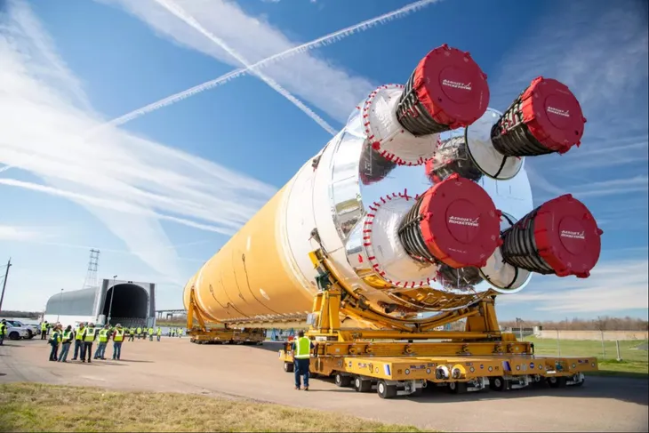 Chiêm ngưỡng cận cảnh “siêu tên lửa” 18,6 tỷ USD mới của NASA - Ảnh 7. Chiêm ngưỡng cận cảnh “siêu tên lửa” 18,6 tỷ USD mới của NASA - Ảnh 7.