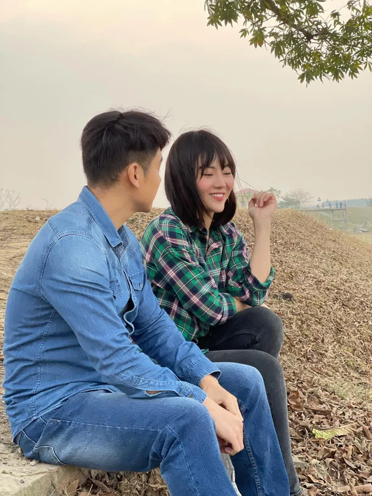 Mùa hoa tìm lại: Loạt ảnh thanh xuân của Việt, Lệ và Tuyết khi tình yêu chưa chen vào giữa - Ảnh 3. Mùa hoa tìm lại: Loạt ảnh thanh xuân của Việt, Lệ và Tuyết khi tình yêu chưa chen vào giữa - Ảnh 3.