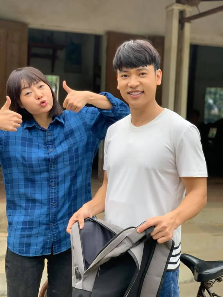 Mùa hoa tìm lại: Loạt ảnh thanh xuân của Việt, Lệ và Tuyết khi tình yêu chưa chen vào giữa - Ảnh 8. Mùa hoa tìm lại: Loạt ảnh thanh xuân của Việt, Lệ và Tuyết khi tình yêu chưa chen vào giữa - Ảnh 8.