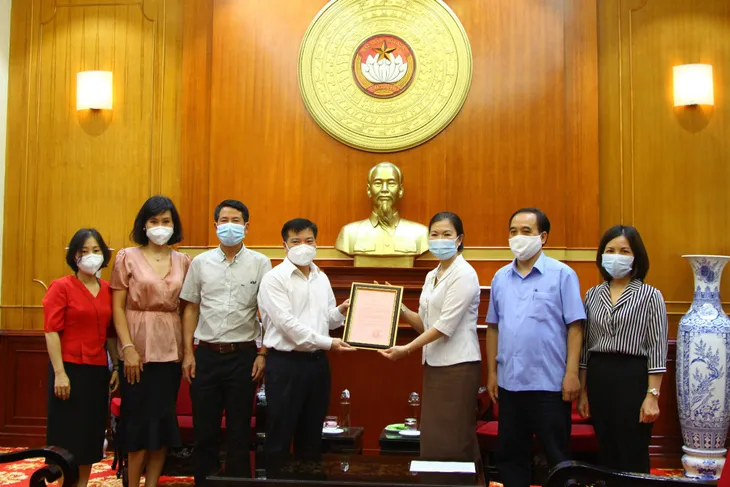 Công đoàn Đài THVN trao tiền ủng hộ Quỹ vaccine phòng, chống COVID-19 - Ảnh 1. Công đoàn Đài THVN trao tiền ủng hộ Quỹ vaccine phòng, chống COVID-19 - Ảnh 1.