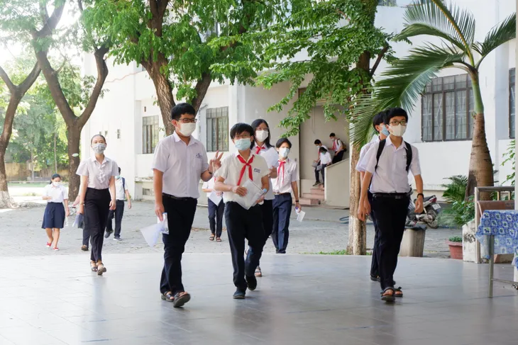 Kỳ thi vào lớp 10 năm 2021 ở Đà Nẵng diễn ra an toàn, nghiêm túc - Ảnh 1. Kỳ thi vào lớp 10 năm 2021 ở Đà Nẵng diễn ra an toàn, nghiêm túc - Ảnh 1.