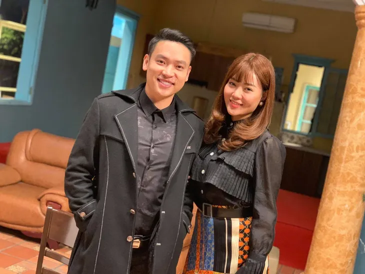 Hậu trường Mùa hoa tìm lại: Ngắm Duy Khoa đẹp trai mọi góc nhìn - Ảnh 12. Hậu trường Mùa hoa tìm lại: Ngắm Duy Khoa đẹp trai mọi góc nhìn - Ảnh 12.