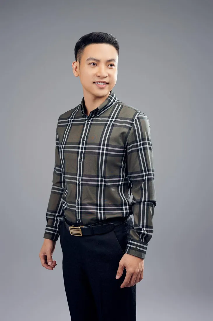 Hậu trường Mùa hoa tìm lại: Ngắm Duy Khoa đẹp trai mọi góc nhìn - Ảnh 2. Hậu trường Mùa hoa tìm lại: Ngắm Duy Khoa đẹp trai mọi góc nhìn - Ảnh 2.
