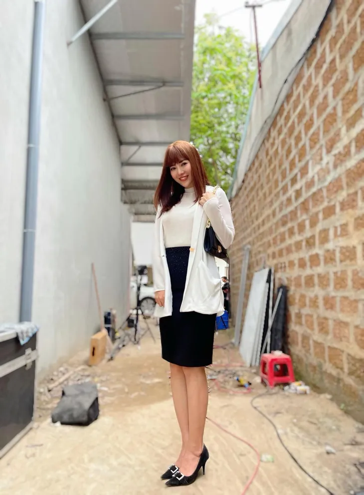 Lý do Thanh Hương bất ngờ mặc váy trong Mùa hoa tìm lại - Ảnh 4.