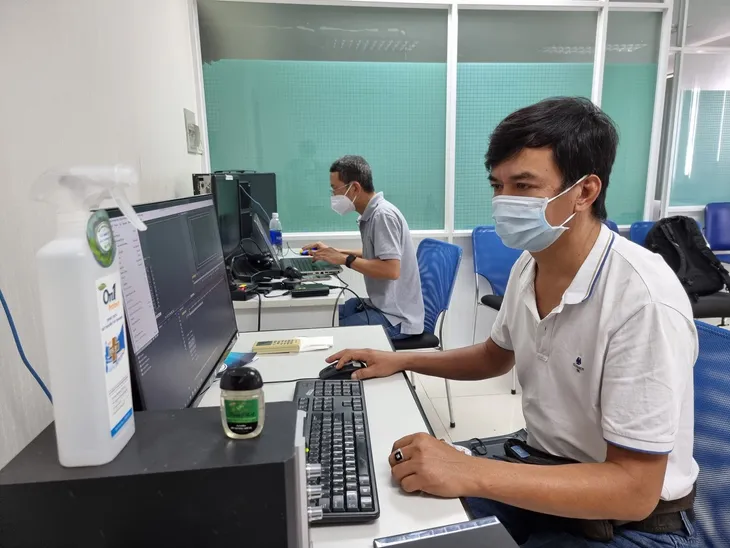 Nhà báo trong cơn bão dịch bệnh COVID-19 - Ảnh 3.