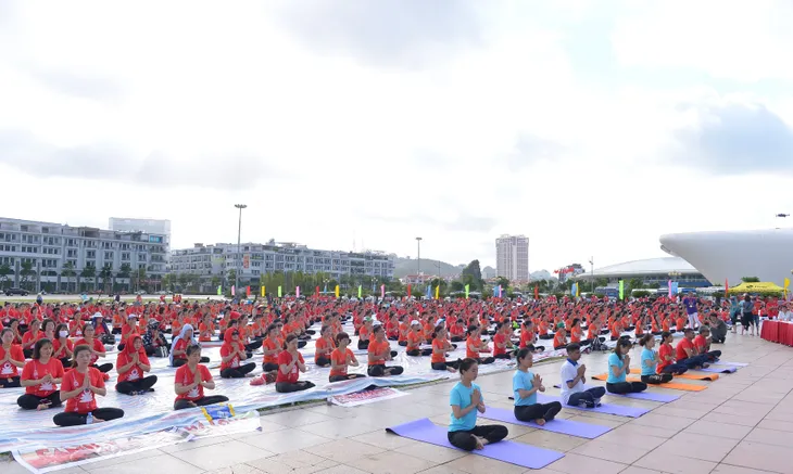 Tổ chức Ngày Quốc tế Yoga lần thứ 7 theo hình thức trực tuyến - Ảnh 1. Tổ chức Ngày Quốc tế Yoga lần thứ 7 theo hình thức trực tuyến - Ảnh 1.