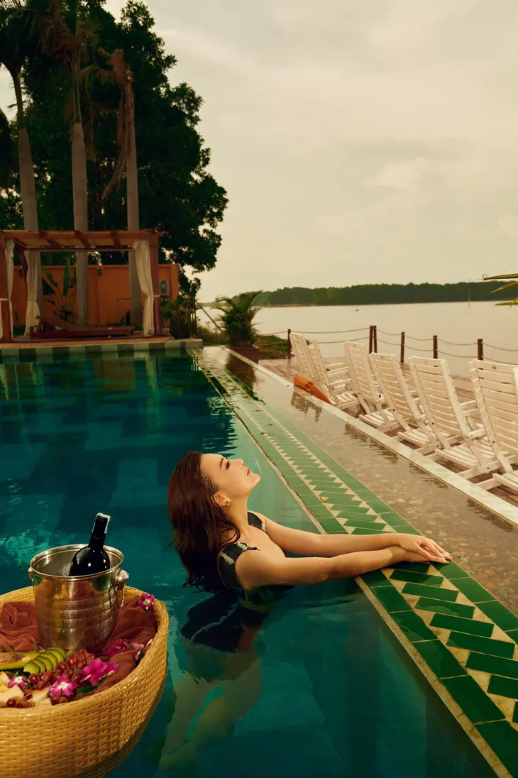 Tự nhận là giò bò, Phương Oanh vẫn tự tin khoe ảnh bikini bỏng mắt - Ảnh 1. Tự nhận là giò bò, Phương Oanh vẫn tự tin khoe ảnh bikini bỏng mắt - Ảnh 1.