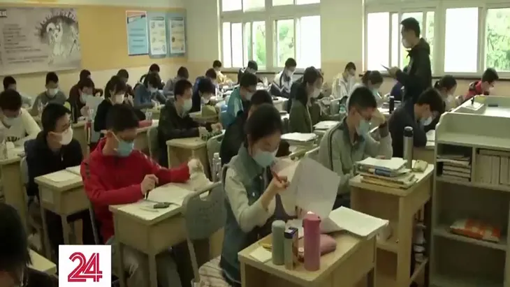 Trung Quốc cấm thí điểm dạy thêm trong kỳ nghỉ và hạn chế quảng cáo - Ảnh 1. Trung Quốc cấm thí điểm dạy thêm trong kỳ nghỉ và hạn chế quảng cáo - Ảnh 1.