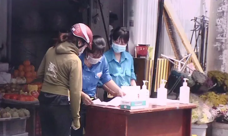 TP Hồ Chí Minh tăng cường phòng chống dịch COVID-19 tại các chợ dân sinh - Ảnh 1. TP Hồ Chí Minh tăng cường phòng chống dịch COVID-19 tại các chợ dân sinh - Ảnh 1.