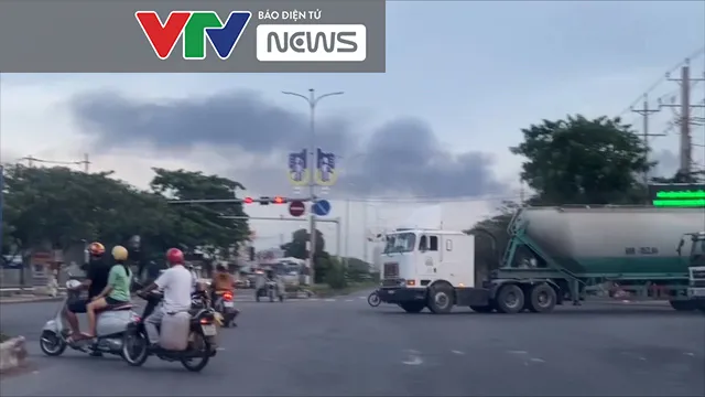Dải khói đen dài hàng km trên bầu trời khiến người dân Vũng Tàu hoang mang - Ảnh 2. Dải khói đen dài hàng km trên bầu trời khiến người dân Vũng Tàu hoang mang - Ảnh 2.