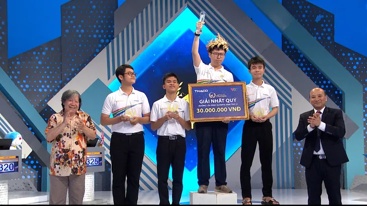 Đường lên đỉnh Olympia: Hai nam sinh rượt đuổi điểm số nghẹt thở để vào Chung kết - Ảnh 11. Đường lên đỉnh Olympia: Hai nam sinh rượt đuổi điểm số nghẹt thở để vào Chung kết - Ảnh 11.