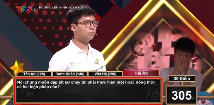 Đường lên đỉnh Olympia: Hai nam sinh rượt đuổi điểm số nghẹt thở để vào Chung kết - Ảnh 6. Đường lên đỉnh Olympia: Hai nam sinh rượt đuổi điểm số nghẹt thở để vào Chung kết - Ảnh 6.