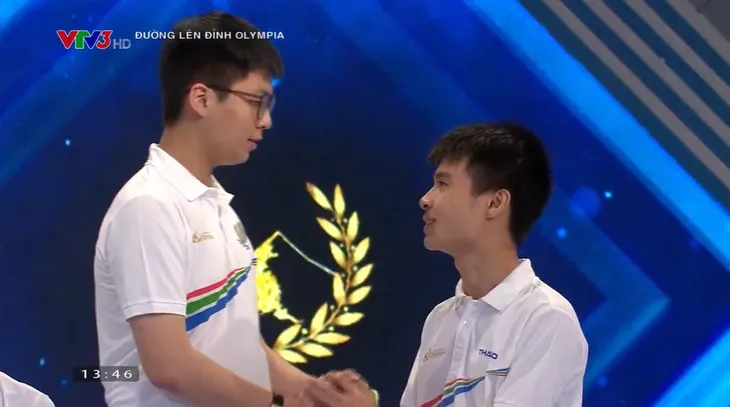 Đường lên đỉnh Olympia: Hai nam sinh rượt đuổi điểm số nghẹt thở để vào Chung kết - Ảnh 10. Đường lên đỉnh Olympia: Hai nam sinh rượt đuổi điểm số nghẹt thở để vào Chung kết - Ảnh 10.