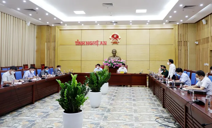 Xét nghiệm tầm soát toàn bộ TP Vinh, thực hiện nghiêm Chỉ thị 16 nhưng không được ngăn sông cấm chợ - Ảnh 1. Xét nghiệm tầm soát toàn bộ TP Vinh, thực hiện nghiêm Chỉ thị 16 nhưng không được ngăn sông cấm chợ - Ảnh 1.