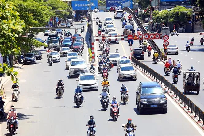 Cảnh báo nắng nóng kỷ lục trong mùa hè 2023 - Ảnh 2. Cảnh báo nắng nóng kỷ lục trong mùa hè 2023 - Ảnh 2.
