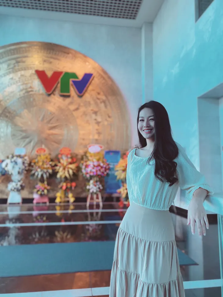 BTV Hồng Nhung: Nghề dạy mình lớn, mà càng lớn lại càng muốn học - Ảnh 6. BTV Hồng Nhung: Nghề dạy mình lớn, mà càng lớn lại càng muốn học - Ảnh 6.