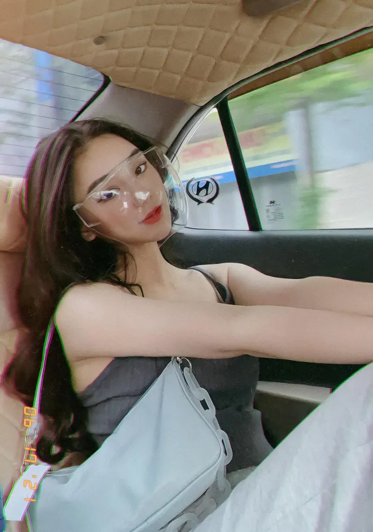 Diễn viên Việt tuần qua: Quỳnh Nga đọ độ sexy với Quỳnh Kool - Ảnh 4. Diễn viên Việt tuần qua: Quỳnh Nga đọ độ sexy với Quỳnh Kool - Ảnh 4.