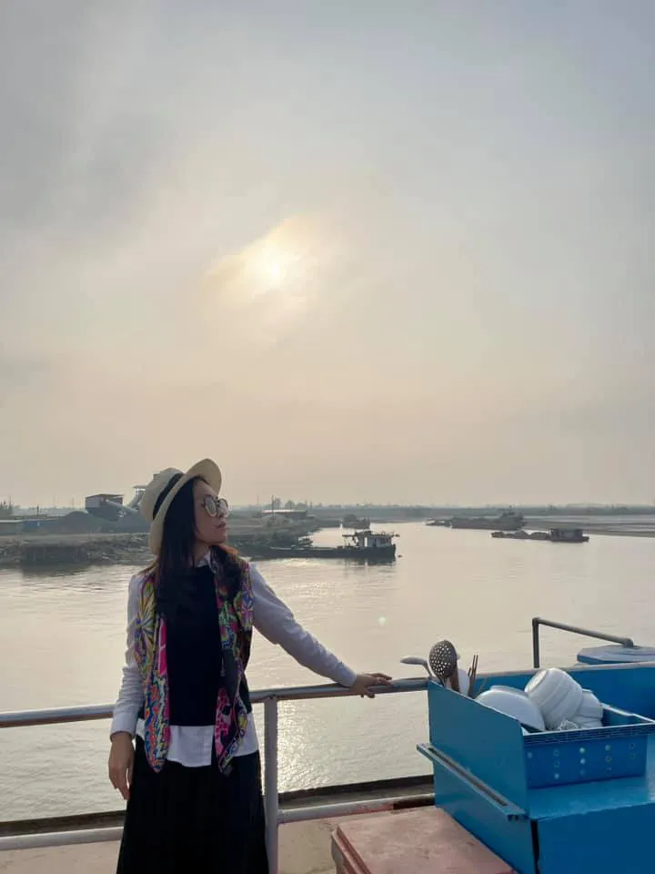 BTV Hoàng Trang: Làm báo giống như đi trên một con thuyền - Ảnh 2. BTV Hoàng Trang: Làm báo giống như đi trên một con thuyền - Ảnh 2.