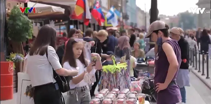 Giới kinh doanh tại Nga “ăn nên làm ra” nhờ Euro 2020 - Ảnh 3. Giới kinh doanh tại Nga “ăn nên làm ra” nhờ Euro 2020 - Ảnh 3.