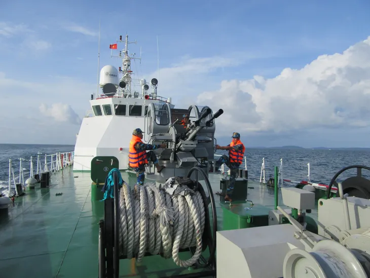 Cảnh sát biển tổ chức huấn luyện và bắn súng pháo trên biển - Ảnh 3. Cảnh sát biển tổ chức huấn luyện và bắn súng pháo trên biển - Ảnh 3.