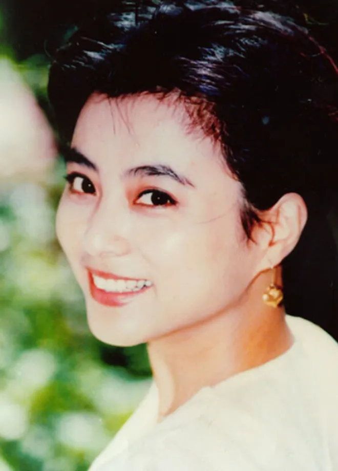 Mỹ nhân đẹp nhất nhì phim Tây Du Ký vẫn đi hát sự kiện ở tuổi 60 - Ảnh 2. Mỹ nhân đẹp nhất nhì phim Tây Du Ký vẫn đi hát sự kiện ở tuổi 60 - Ảnh 2.