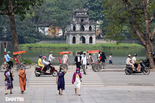 Bí thư Thành ủy Hà Nội: Sẽ nới lỏng từng dịch vụ nhưng tuyệt đối không lơi lỏng - Ảnh 2. Bí thư Thành ủy Hà Nội: Sẽ nới lỏng từng dịch vụ nhưng tuyệt đối không lơi lỏng - Ảnh 2.