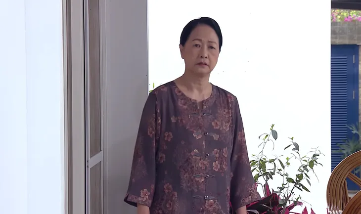 Hương vị tình thân - Tập 46: Bà Dần bắt quả tang bà Bích nói xấu mình sau lưng - Ảnh 1. Hương vị tình thân - Tập 46: Bà Dần bắt quả tang bà Bích nói xấu mình sau lưng - Ảnh 1.