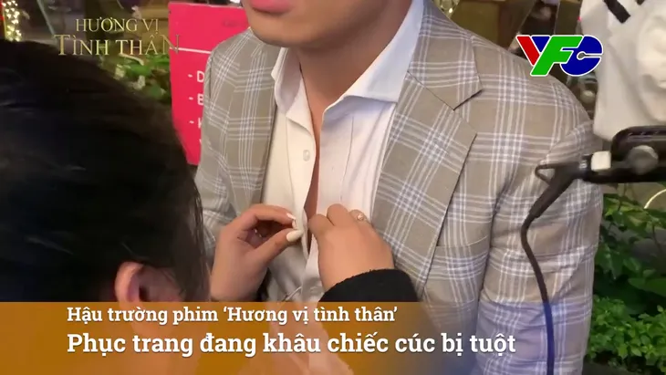 Hương vị tình thân: Phương Oanh bóc phốt Mạnh Trường sau màn tuột cúc áo - Ảnh 3. Hương vị tình thân: Phương Oanh bóc phốt Mạnh Trường sau màn tuột cúc áo - Ảnh 3.