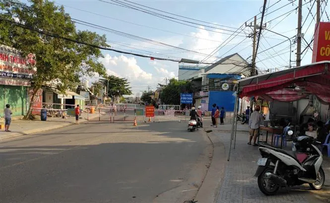 Vì sao tình hình dịch COVID-19 tại TP Hồ Chí Minh và Bình Dương diễn biến phức tạp? - Ảnh 2. Vì sao tình hình dịch COVID-19 tại TP Hồ Chí Minh và Bình Dương diễn biến phức tạp? - Ảnh 2.