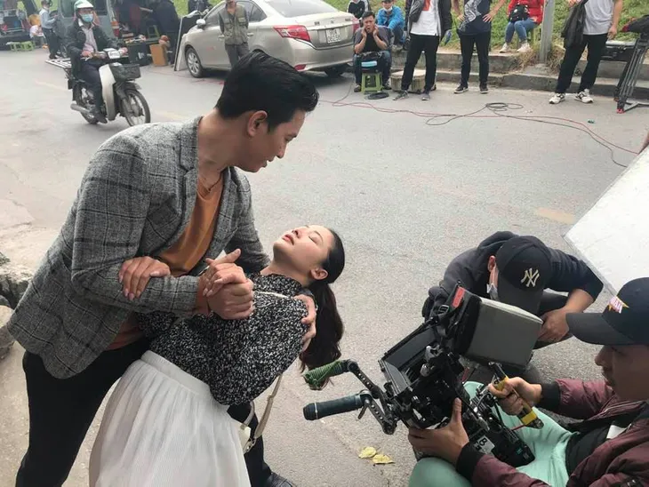 Mạnh Hưng hoàn thành vai Hoàn trong Mùa hoa tìm lại - Ảnh 4. Mạnh Hưng hoàn thành vai Hoàn trong Mùa hoa tìm lại - Ảnh 4.