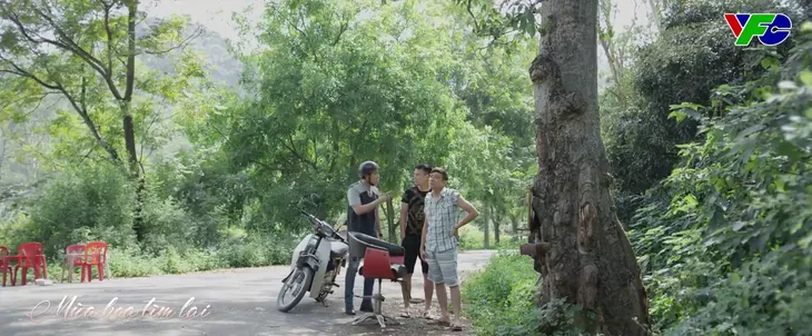 Mùa hoa tìm lại - Tập 14: Hoàn thuê người theo dõi vợ - Ảnh 3. Mùa hoa tìm lại - Tập 14: Hoàn thuê người theo dõi vợ - Ảnh 3.