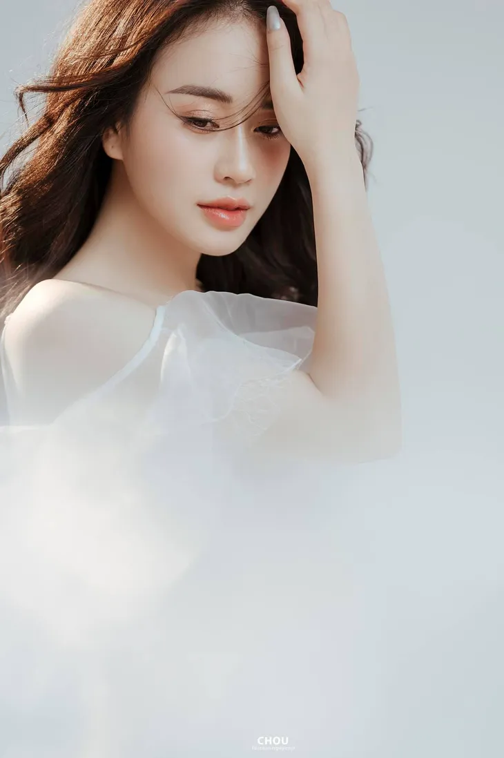 MC Ngô Mai Phương khoe vẻ đẹp trong veo trong bộ ảnh mới - Ảnh 3.