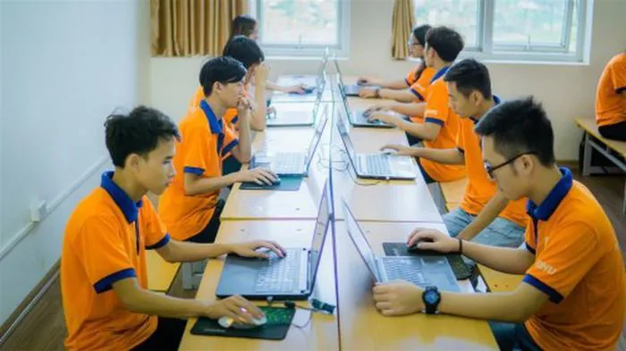 Vì sao thương mại điện tử là ngành học hot, giới trẻ bình chọn đáng đồng tiền bát gạo? - Ảnh 3. Vì sao thương mại điện tử là ngành học hot, giới trẻ bình chọn đáng đồng tiền bát gạo? - Ảnh 3.