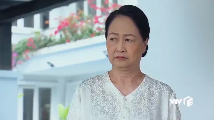 Hương vị tình thân - Tập 48: Thấy Nam – Long có biến, bà Xuân sốt ruột ghép đôi con trai với Kỳ Duyên - Ảnh 4. Hương vị tình thân - Tập 48: Thấy Nam – Long có biến, bà Xuân sốt ruột ghép đôi con trai với Kỳ Duyên - Ảnh 4.