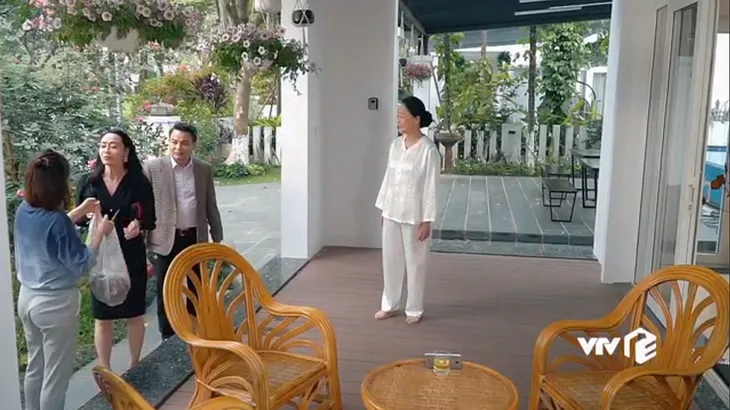 Hương vị tình thân - Tập 48: Thấy Nam – Long có biến, bà Xuân sốt ruột ghép đôi con trai với Kỳ Duyên - Ảnh 3. Hương vị tình thân - Tập 48: Thấy Nam – Long có biến, bà Xuân sốt ruột ghép đôi con trai với Kỳ Duyên - Ảnh 3.